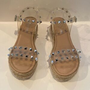 Like New cute sandals. CUSHIONAIRE brand size 8.